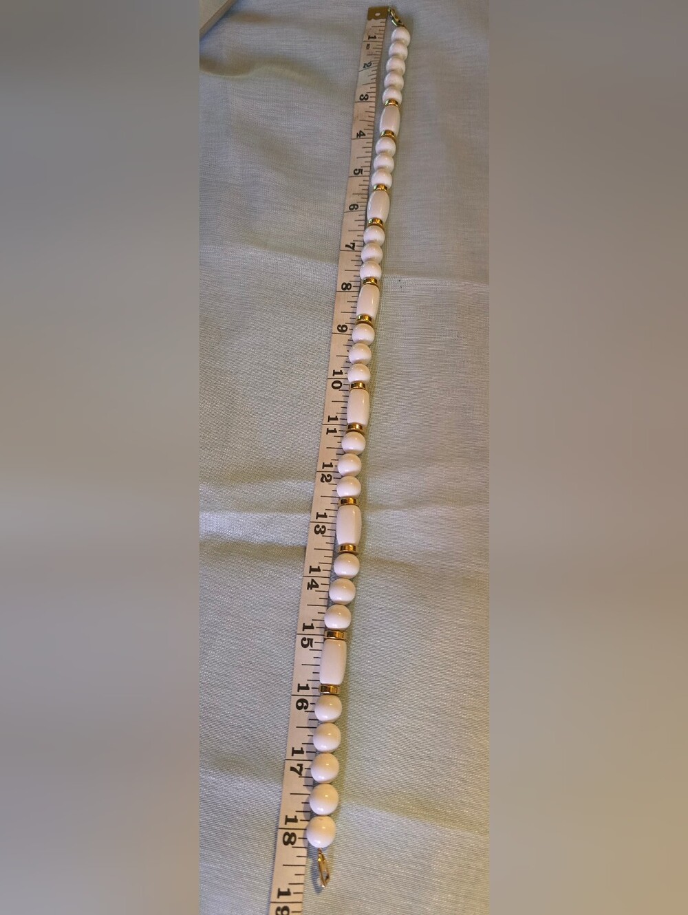 Classy Vintage Signed Napier White Bead With Gold Accent Necklace - Picture 7 of 8
